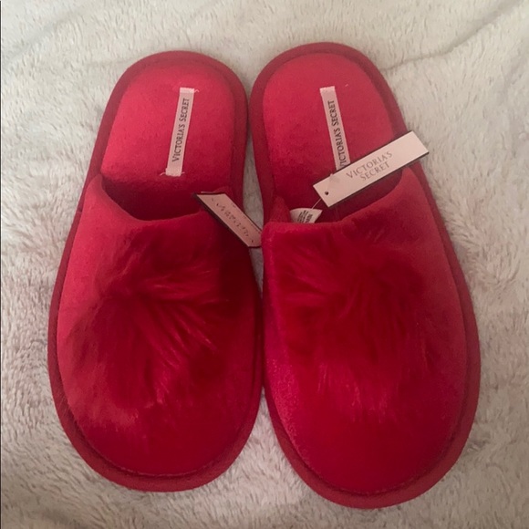 NWT Victoria’s Secret red slippers fits size 7-8 - Picture 2 of 5
